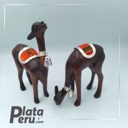 1) Vicuñas pareja con telar